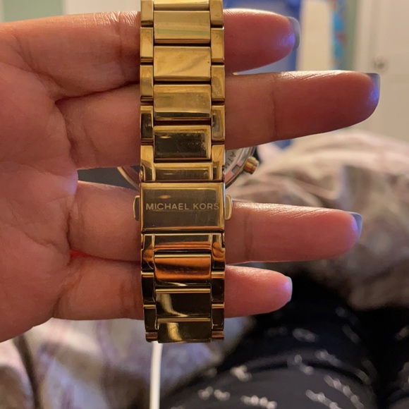 michael kors women watch - Picture 3 of 4